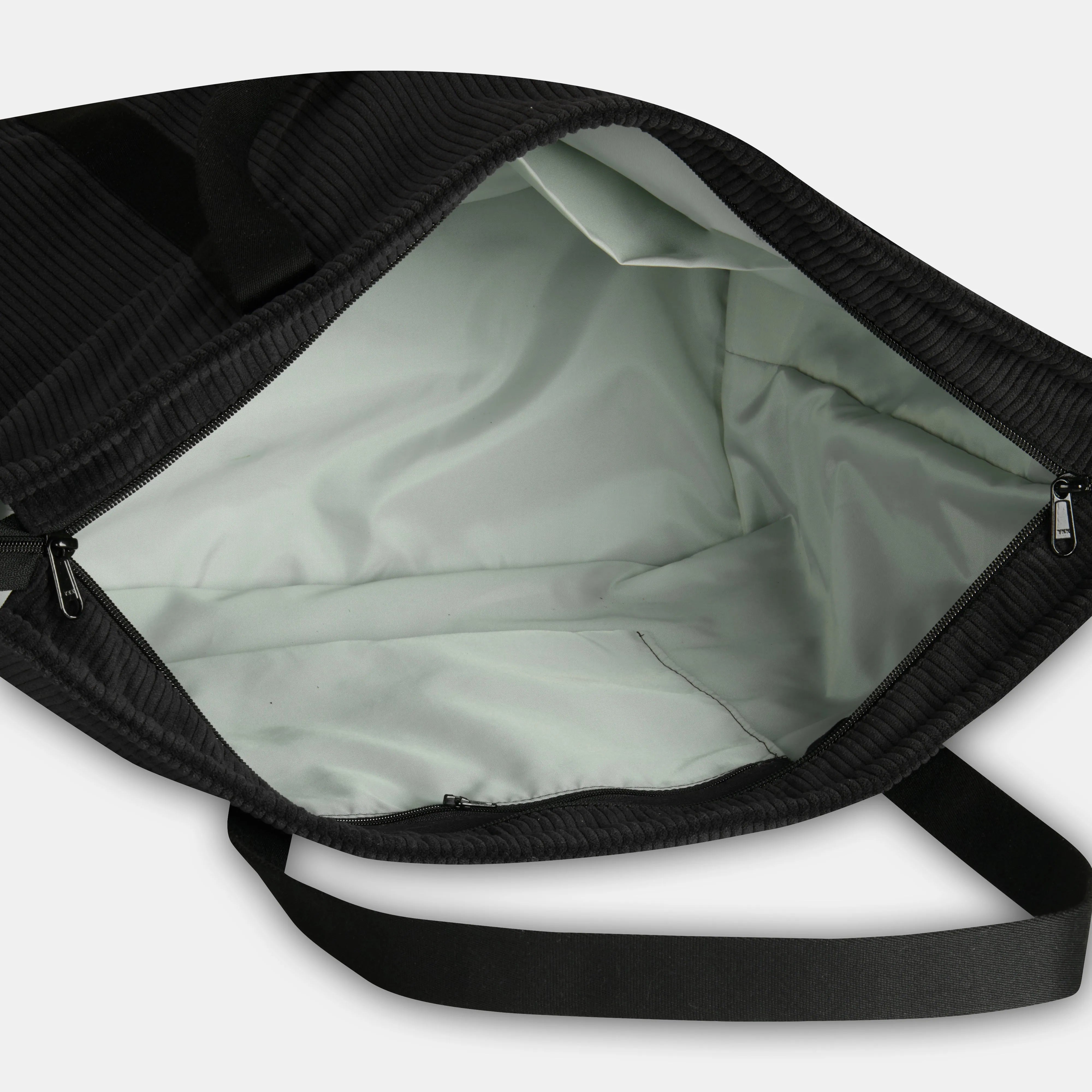 Weekender Medium Cord Schwarz Innenansicht (2) #farbe_schwarz