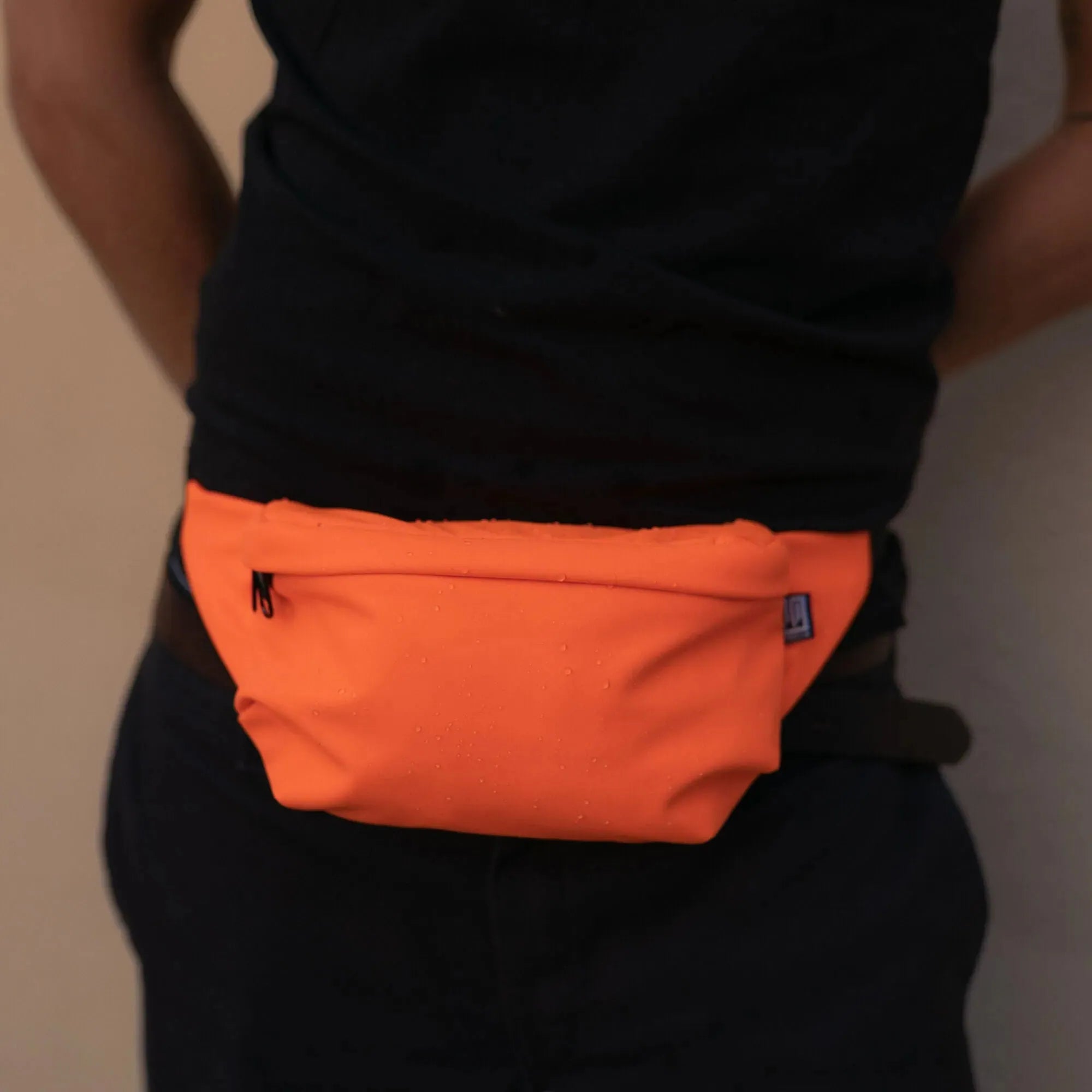 Bauchtasche eckig, Softshell Neonorange Tragebild1 (4) #farbe_Neonorange