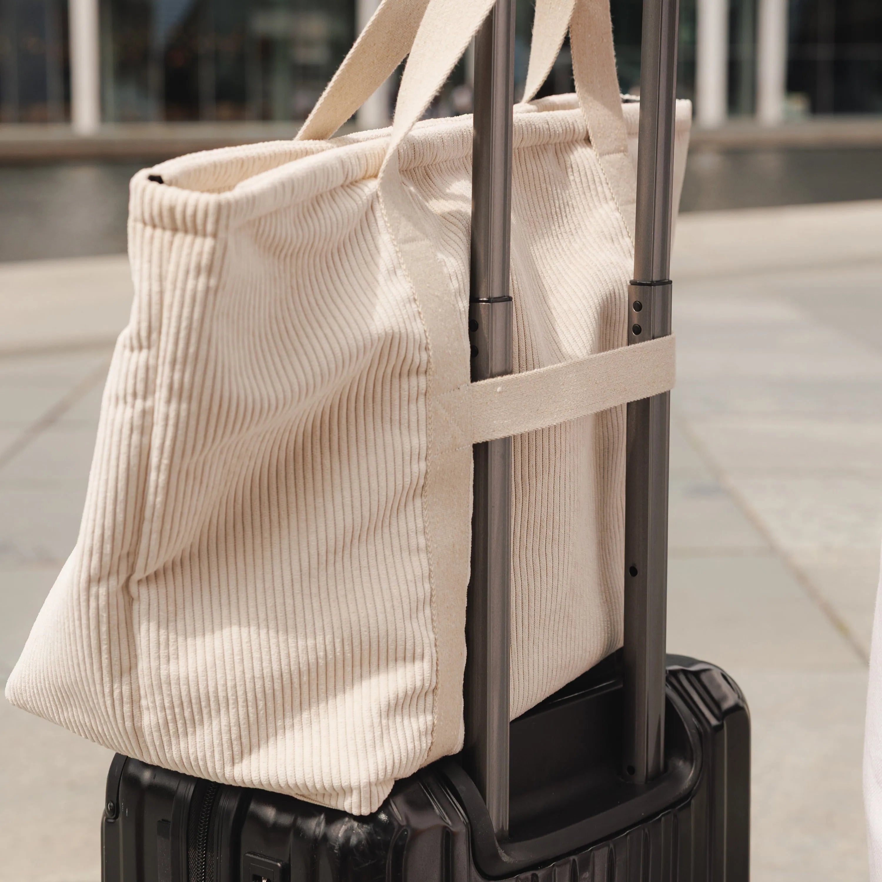Weekender Medium Cord Beige Tragebild2 (11) #farbe_Beige