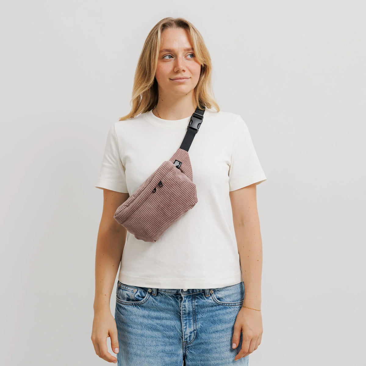 Bauchtasche Medium Eckig Cord Taupe Model1 (2) #farbe_Taupe