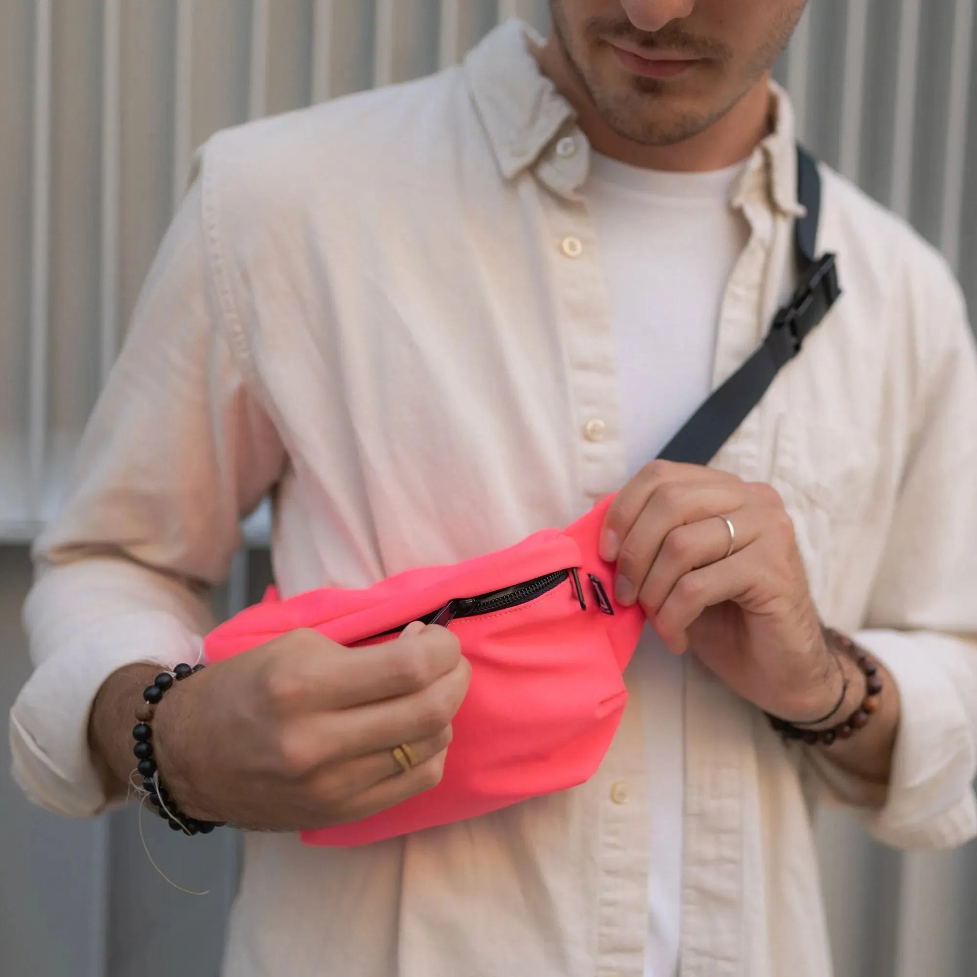 Bauchtasche eckig, Softshell Neonpink Tragebild3 (8) #farbe_Neonpink