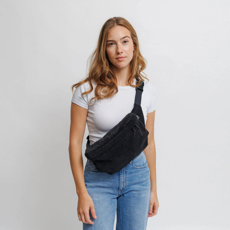 Bauchtasche groß, Cord schwarz Model1 (2) #farbe_schwarz