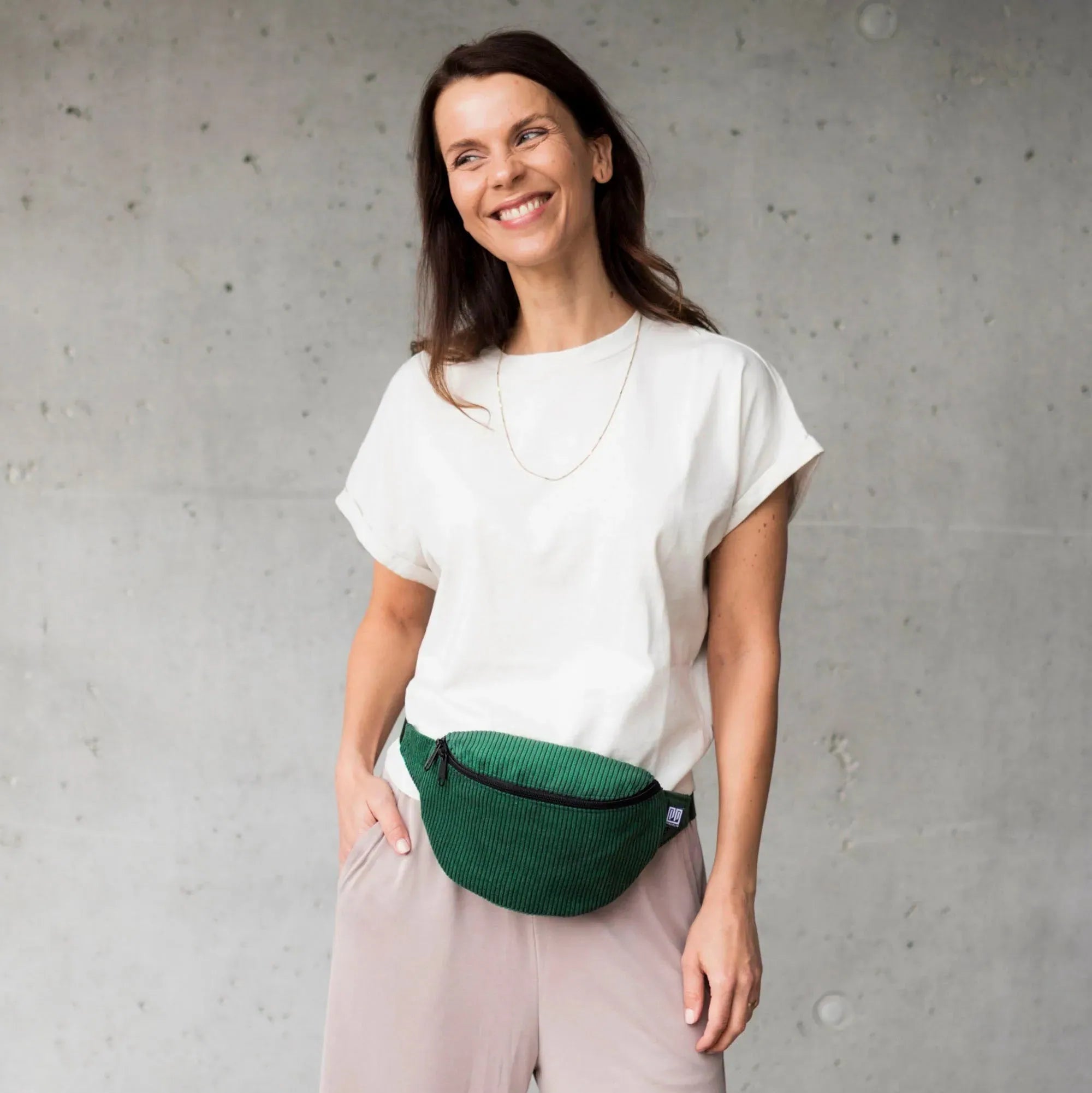 Bauchtasche klassisch, Cord Grün Tragebild1 (4) #farbe_Grün