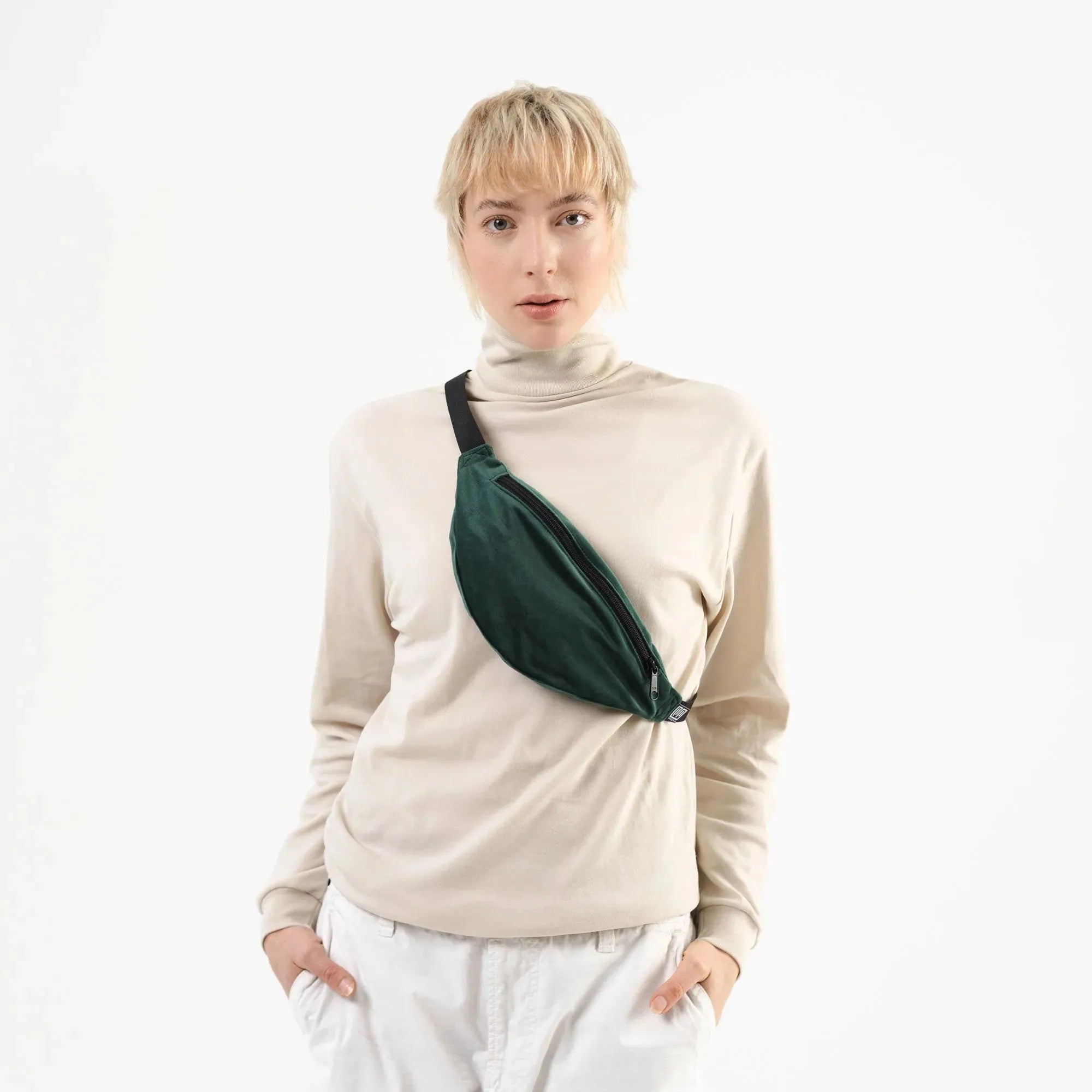 Bauchtasche schmal, Samt Grün Model2 (4) #farbe_Grün
