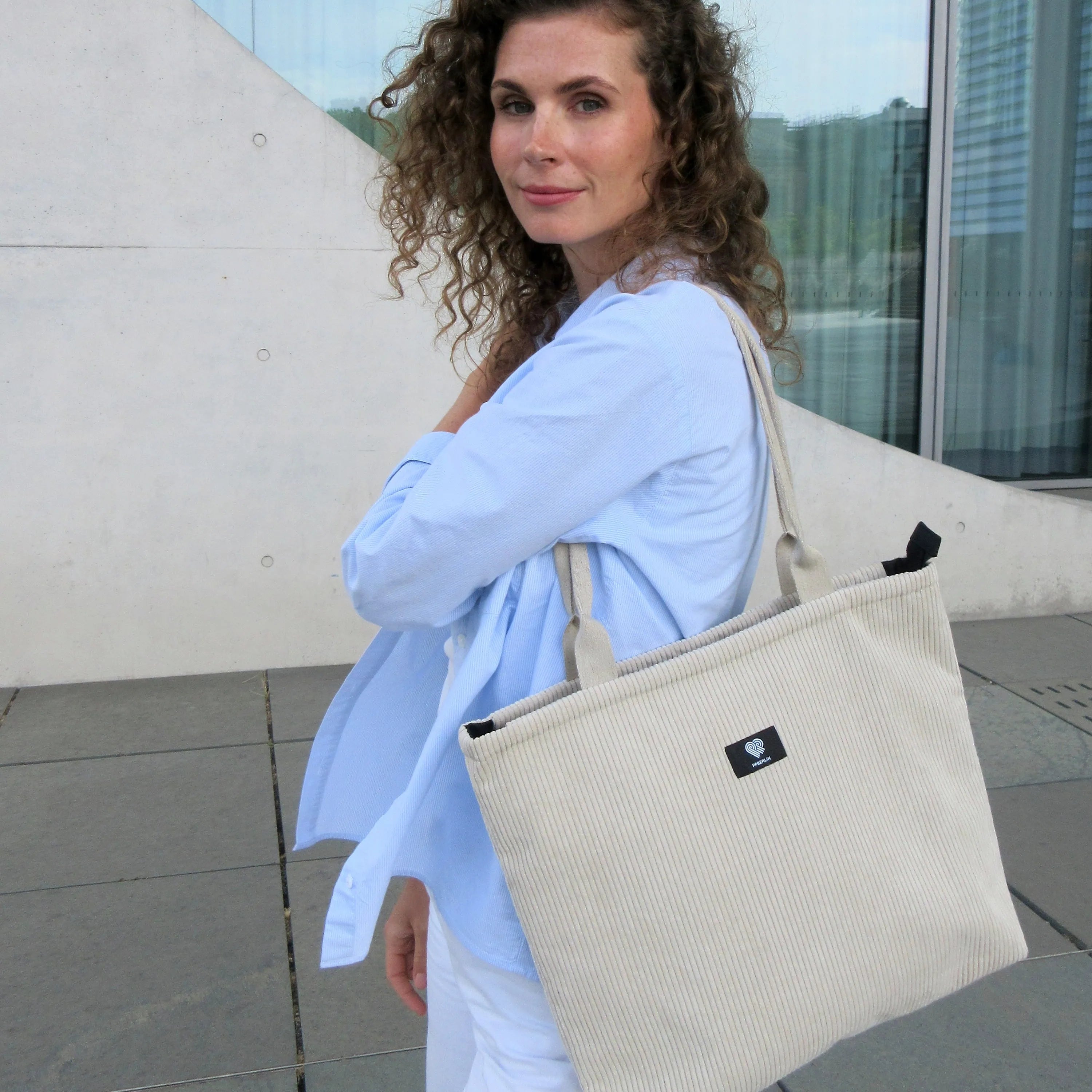 Shopperbag Cord Beige Tragebild2 #farbe_Beige