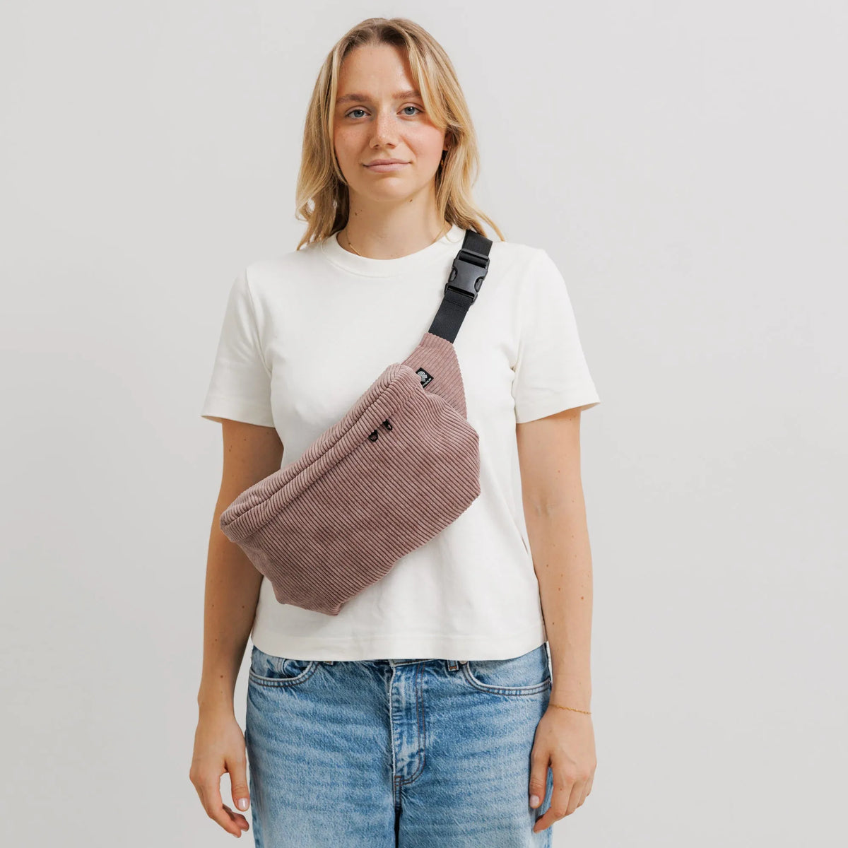 Bauchtasche Groß Eckig Cord Taupe Model1 (2) #farbe_Taupe