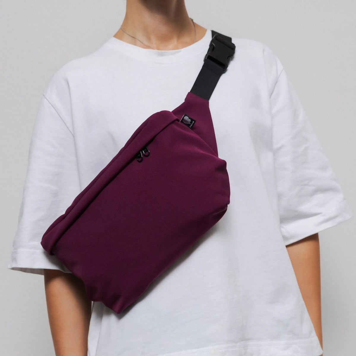 Bauchtasche groß, Softshell Weinrot Tragebild1 (3) #farbe_weinrot