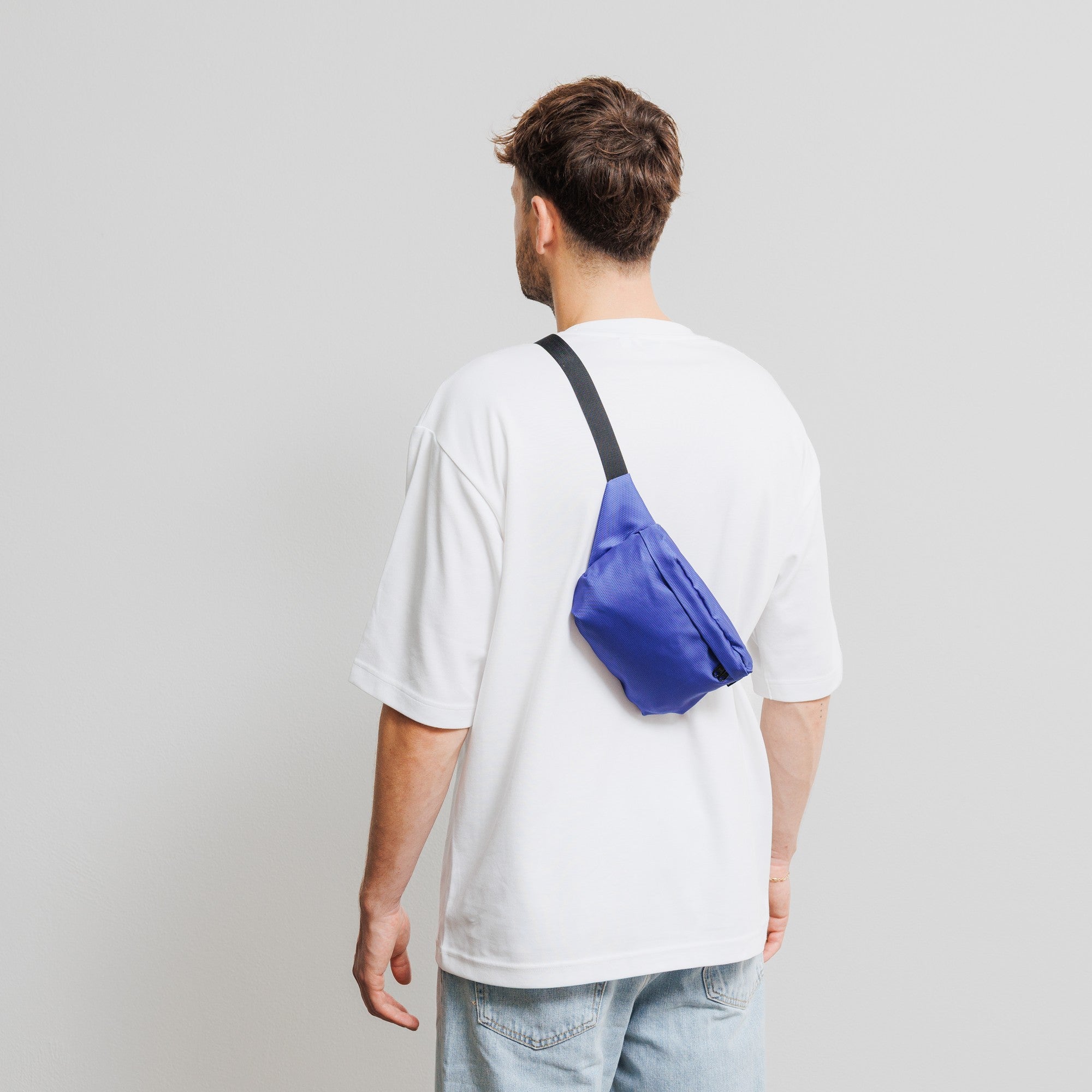 Bauchtasche Medium Eckig Meeresplastik Dunkelblau – Produktdetail Rückseite #farbe_dunkelblau