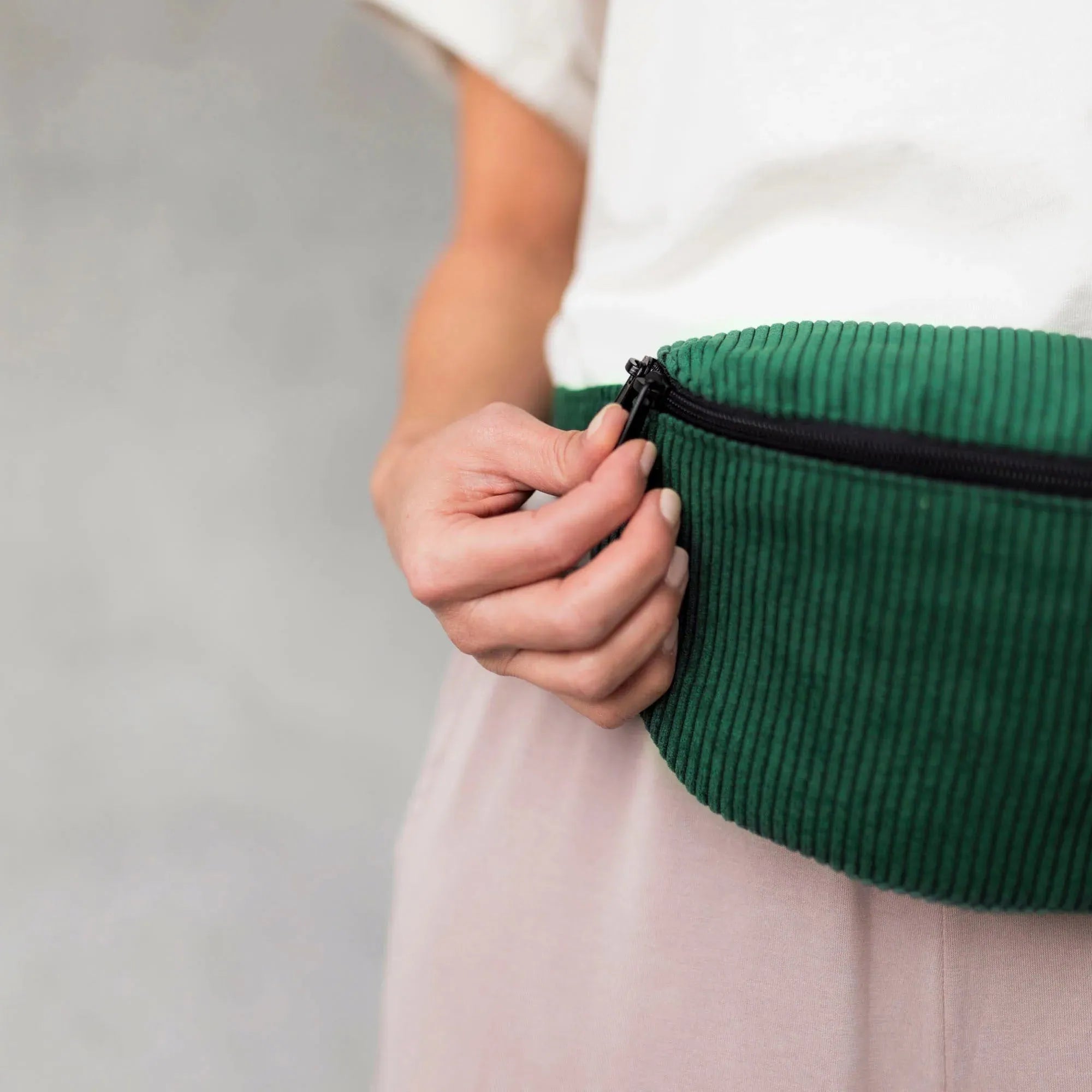 Bauchtasche klassisch, Cord Grün Detail2 (3) #farbe_Grün