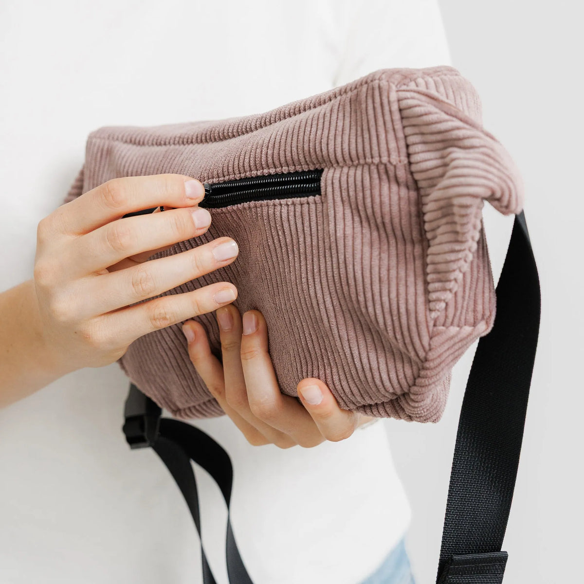 Bauchtasche groß, Cord Taupe Detail4 (9) #farbe_Taupe