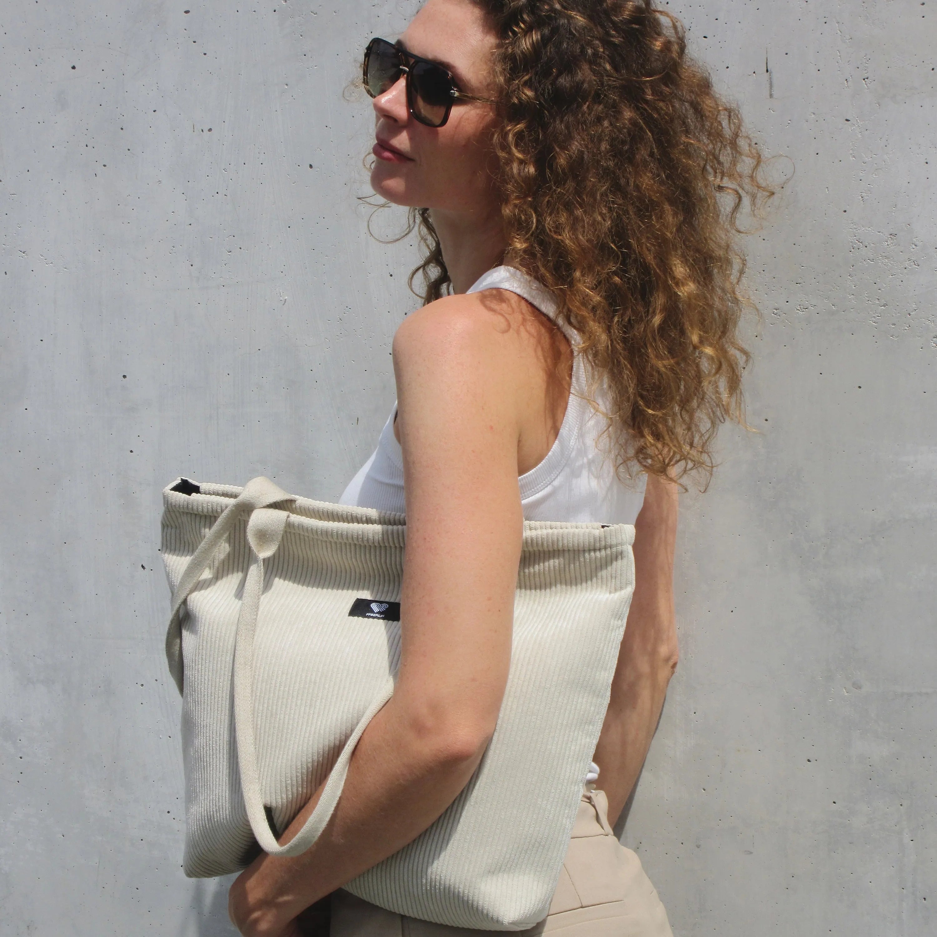 Shopperbag Cord Beige Tragebild1 #farbe_Beige