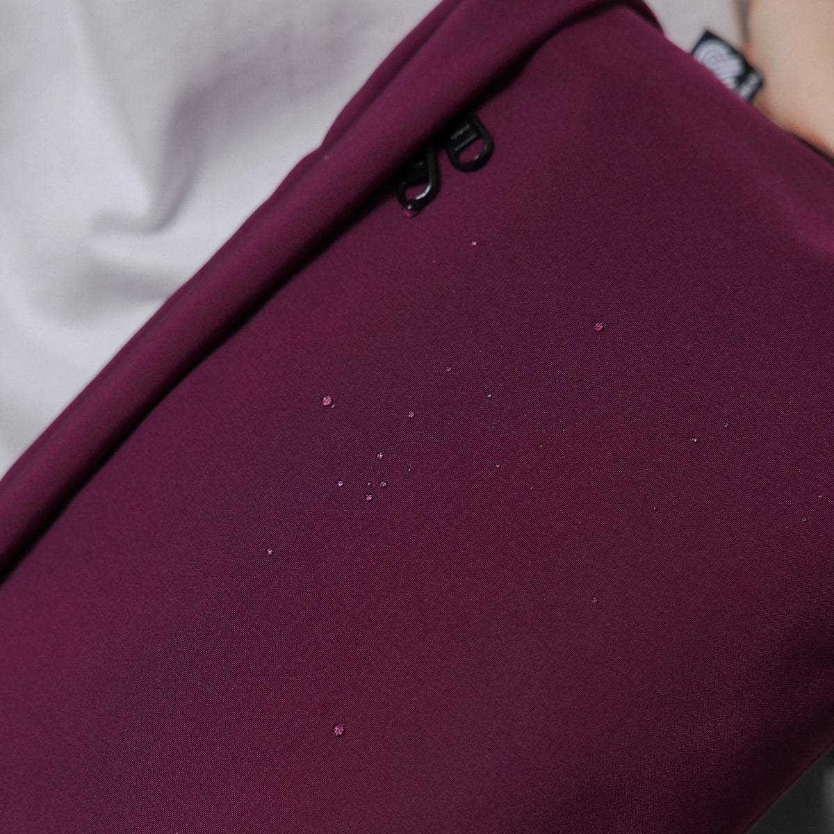 Bauchtasche groß, Softshell Weinrot Detail4 (7) #farbe_weinrot