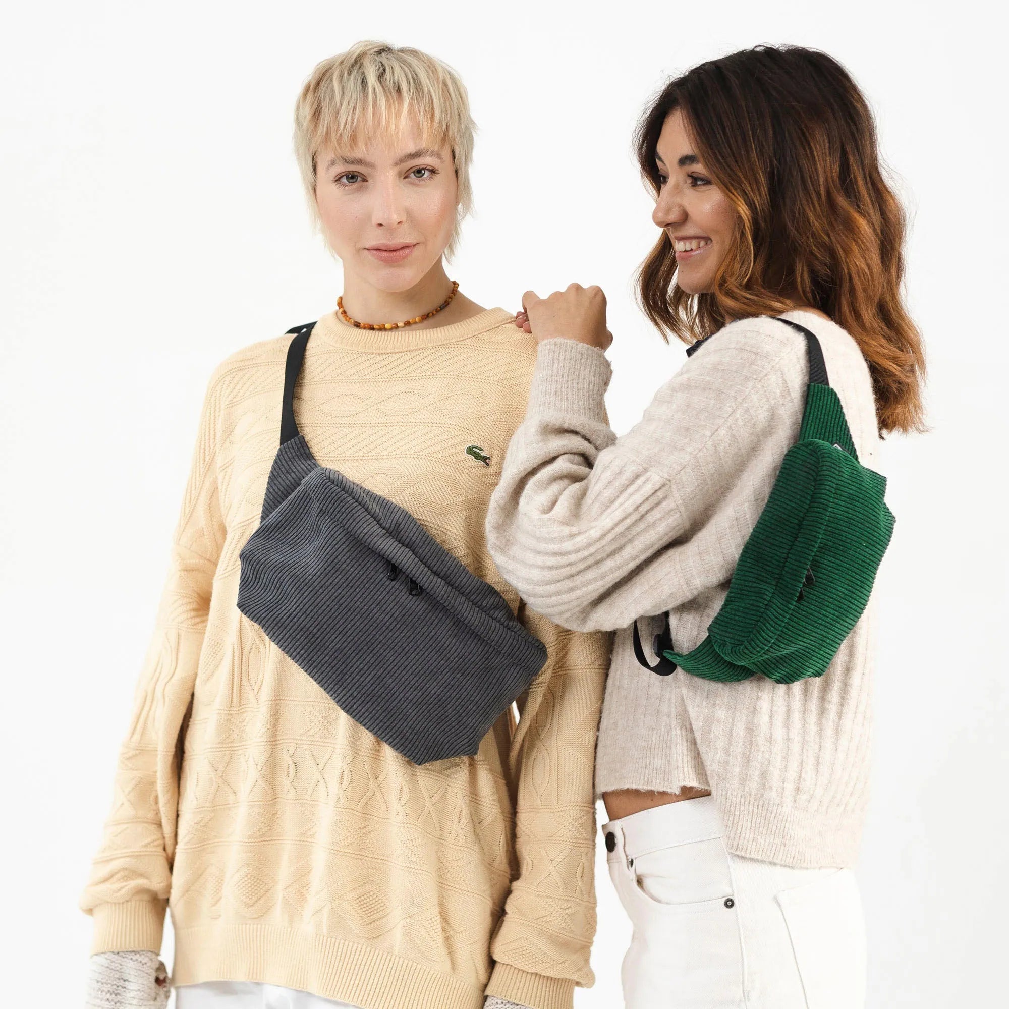 Bauchtasche groß, Cord grau Model1 (3) #farbe_grau