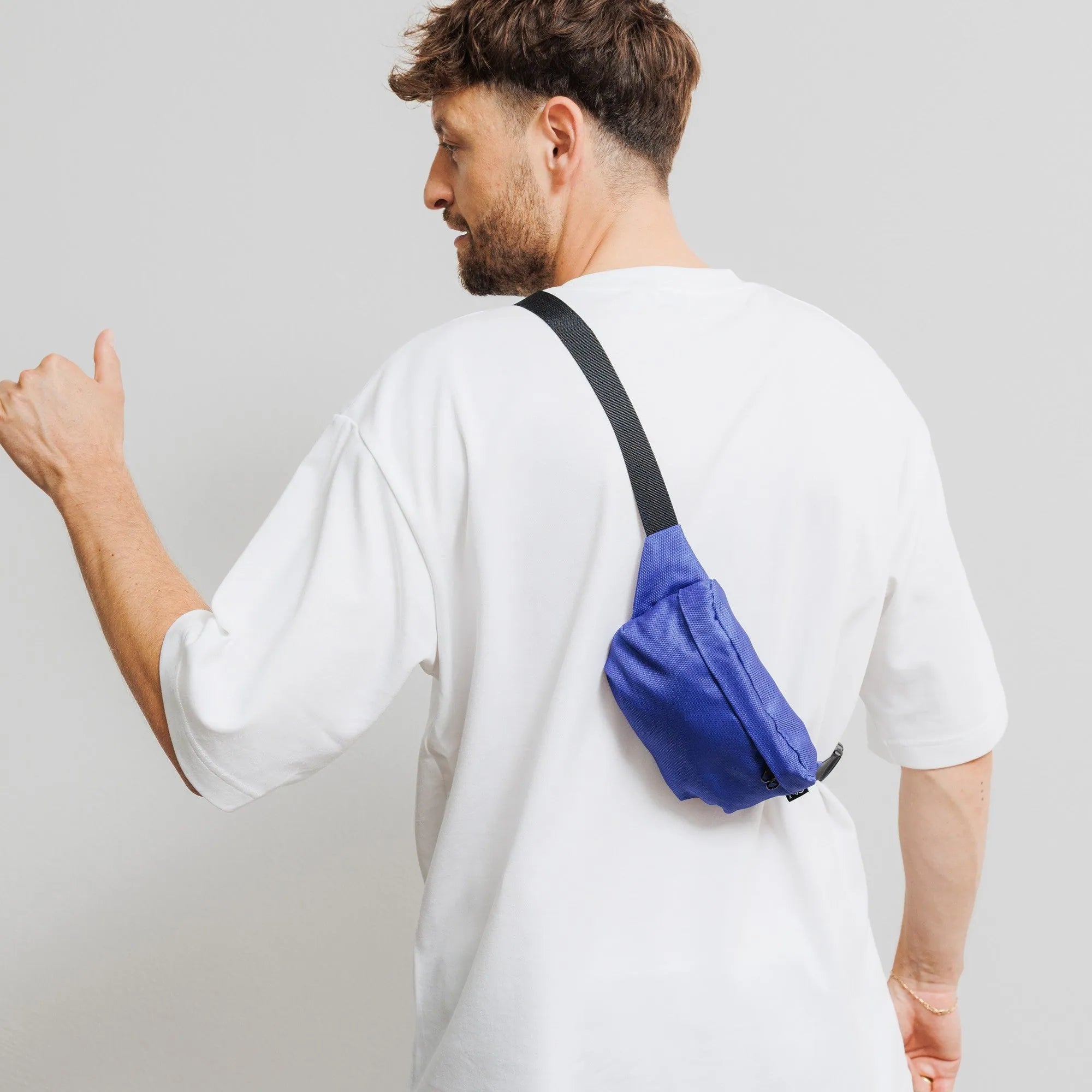Bauchtasche Klein Eckig Meeresplastik Dunkelblau – Produktdetail Rückseite #farbe_dunkelblau